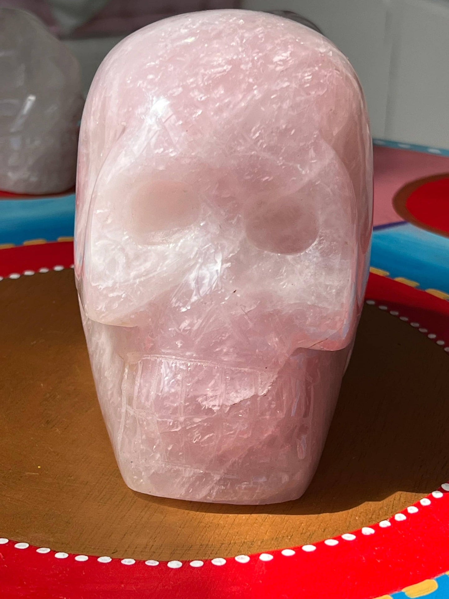 Rozenkwarts XL Skull/ kristallen schedel met regenboogjes