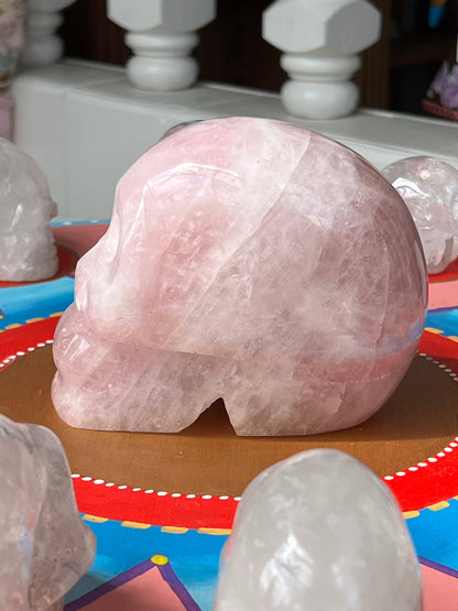 Rozenkwarts XL Skull/ kristallen schedel met regenboogjes