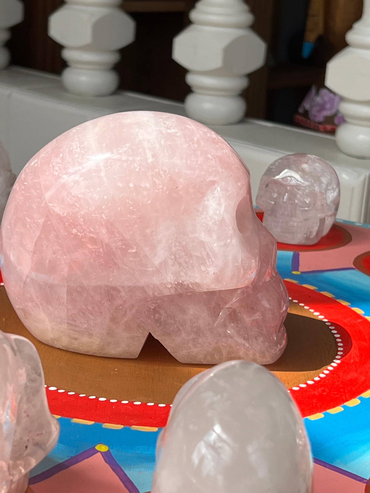 Rozenkwarts XL Skull/ kristallen schedel met regenboogjes