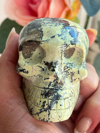 Serpentijn met Pyriet S Skull/ kristallen schedel