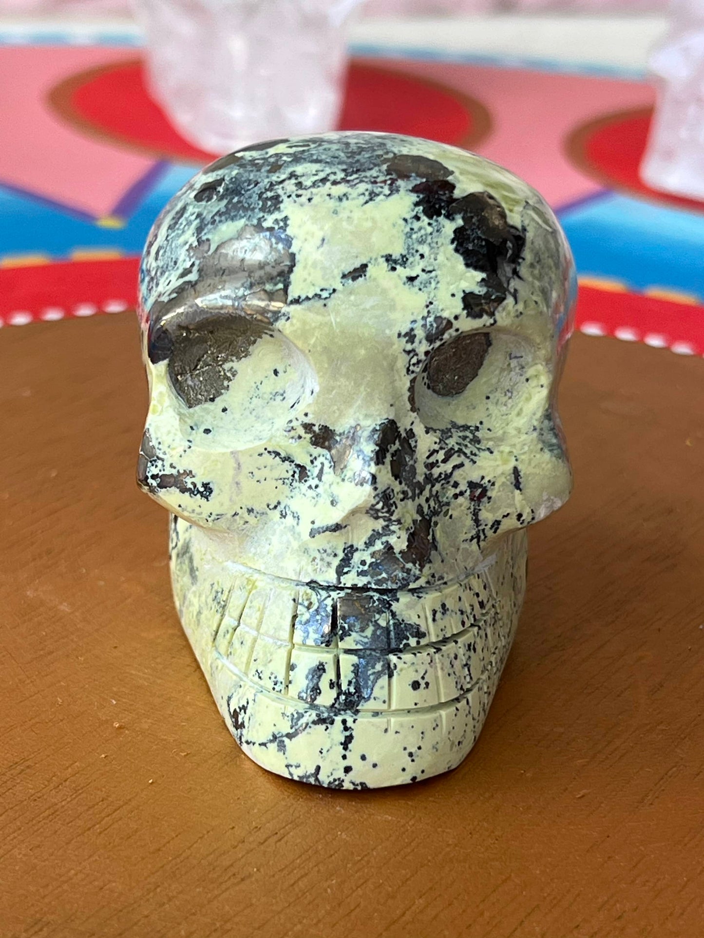 Serpentijn met Pyriet S Skull/ kristallen schedel