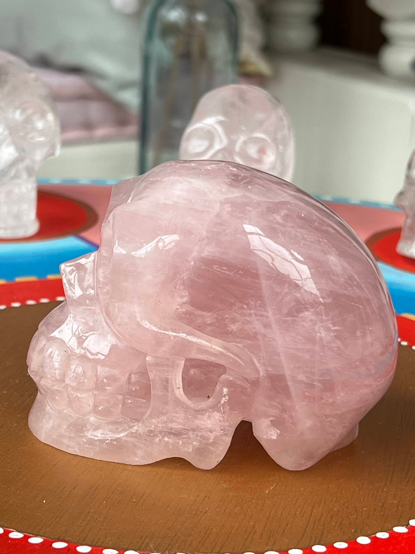 Rozenkwarts M Skull/ kristallen schedel met regenboogjes