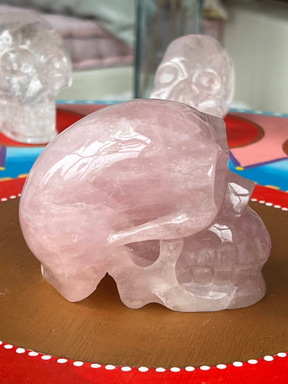 Rozenkwarts M Skull/ kristallen schedel met regenboogjes